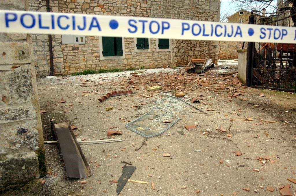 PAO SA ČETIRI METARA Teško ozlijeđen prilikom urušavanja zida